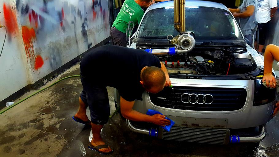 auto chce pořádně prohlédnout